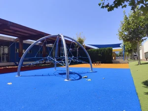 Parque infantil con Suelo de Caucho en Alicante