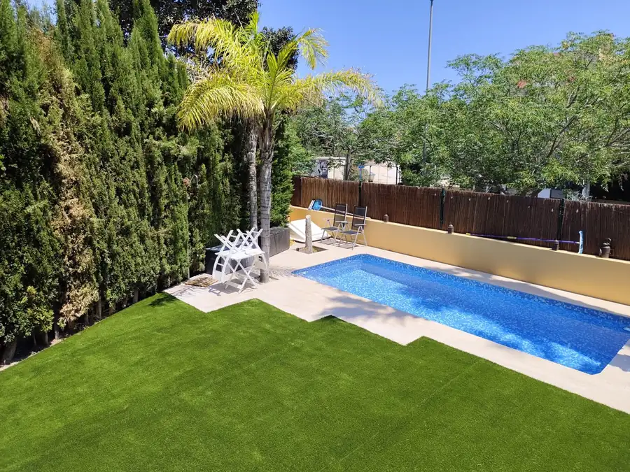 Quality artificial grass installation at the best price in Novelda