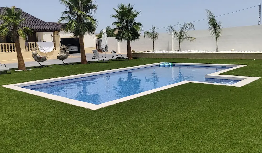 Artificial grass installation for homes and businesses in Catral