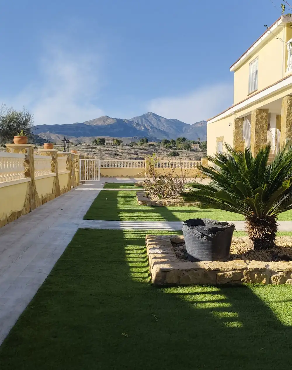 Instalación de césped artificial para particulares y empresas en Alcoy