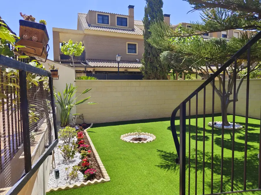 Artificial grass installation for gardens in Gran Alacant